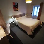فندق Logis & Restaurant Le Savinien 2*