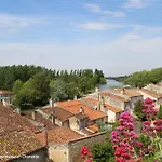 فندق Logis & Restaurant Le Savinien Saint-Savinien