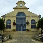 فندق Logis & Restaurant Le Savinien 2*