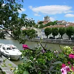 Logis & Restaurant Le Savinien 2*