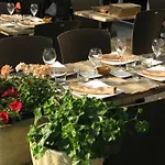 Logis & Restaurant Le Savinien فندق