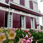 Logis & Restaurant Le Savinien 2* Saint-Savinien