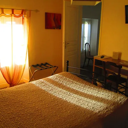 Hotel Logis & Restaurant Le Savinien