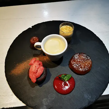 Logis & Restaurant Le Savinien 2*