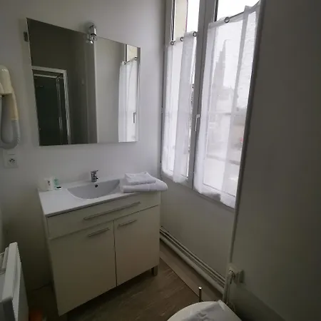 Logis & Restaurant Le Savinien Saint-Savinien