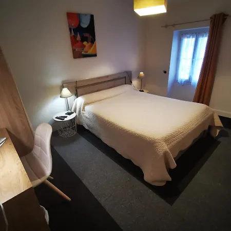 Hotel Logis & Restaurant Le Savinien 2*