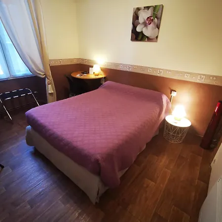 Logis & Restaurant Le Savinien فندق 2*