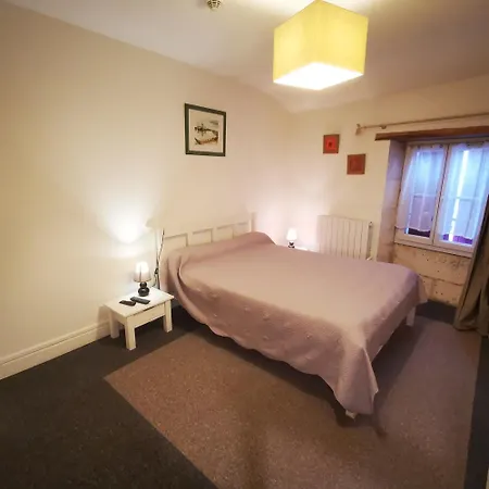 Hotel Logis & Restaurant Le Savinien 2*