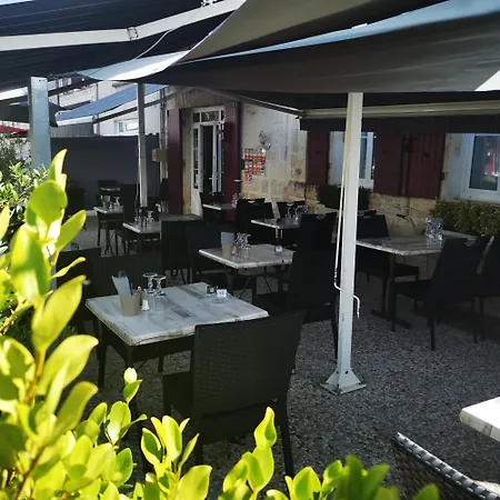 Logis & Restaurant Le Savinien فندق Saint-Savinien