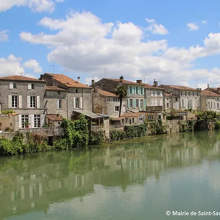Logis & Restaurant Le Savinien 2* Saint-Savinien