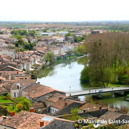 Hotel Logis & Restaurant Le Savinien Saint-Savinien