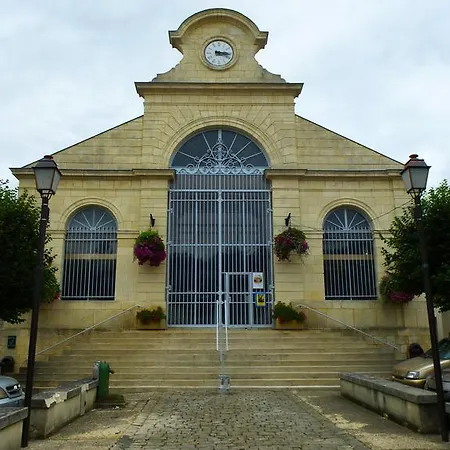 Hotel Logis & Restaurant Le Savinien 2*