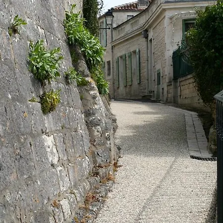 Hotel Logis & Restaurant Le Savinien Saint-Savinien