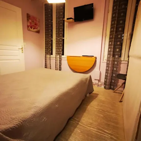 Logis & Restaurant Le Savinien Hotel